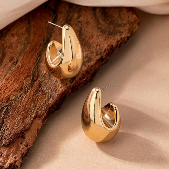 ANTHRO THE PETRA MINI DROP GOLD WATERDROP EARRINGS - Picture 4 of 6